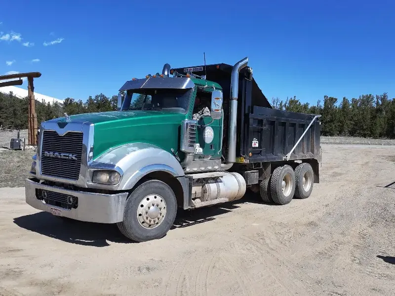 Photo: a tandem dump truck at the gravel yard